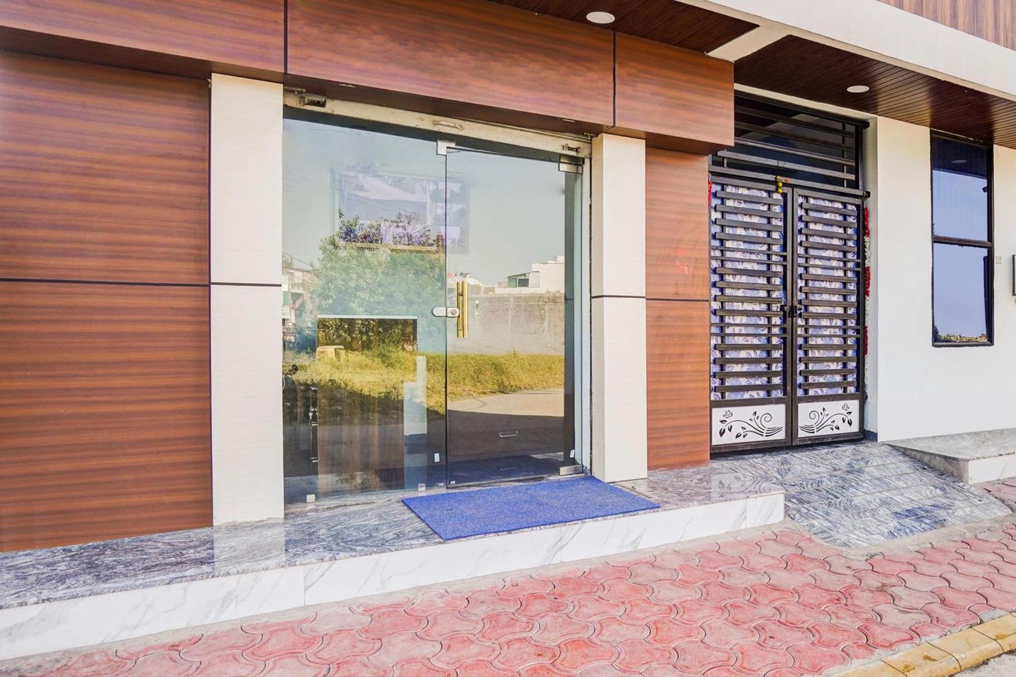 אינדורה Super Hotel O Brilliant Convention Centre Formerly Madhur Shree מראה חיצוני תמונה