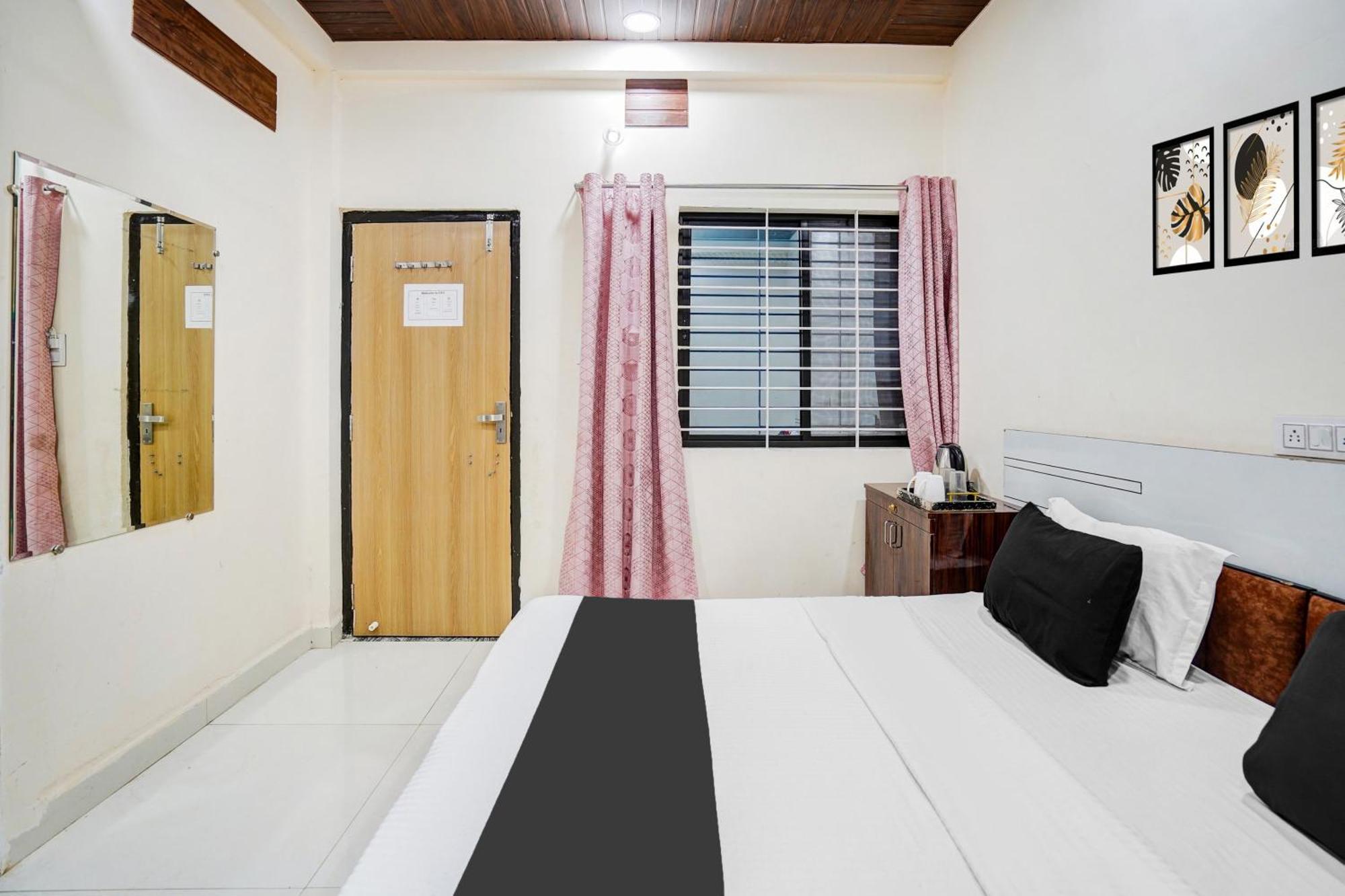 אינדורה Super Hotel O Brilliant Convention Centre Formerly Madhur Shree מראה חיצוני תמונה
