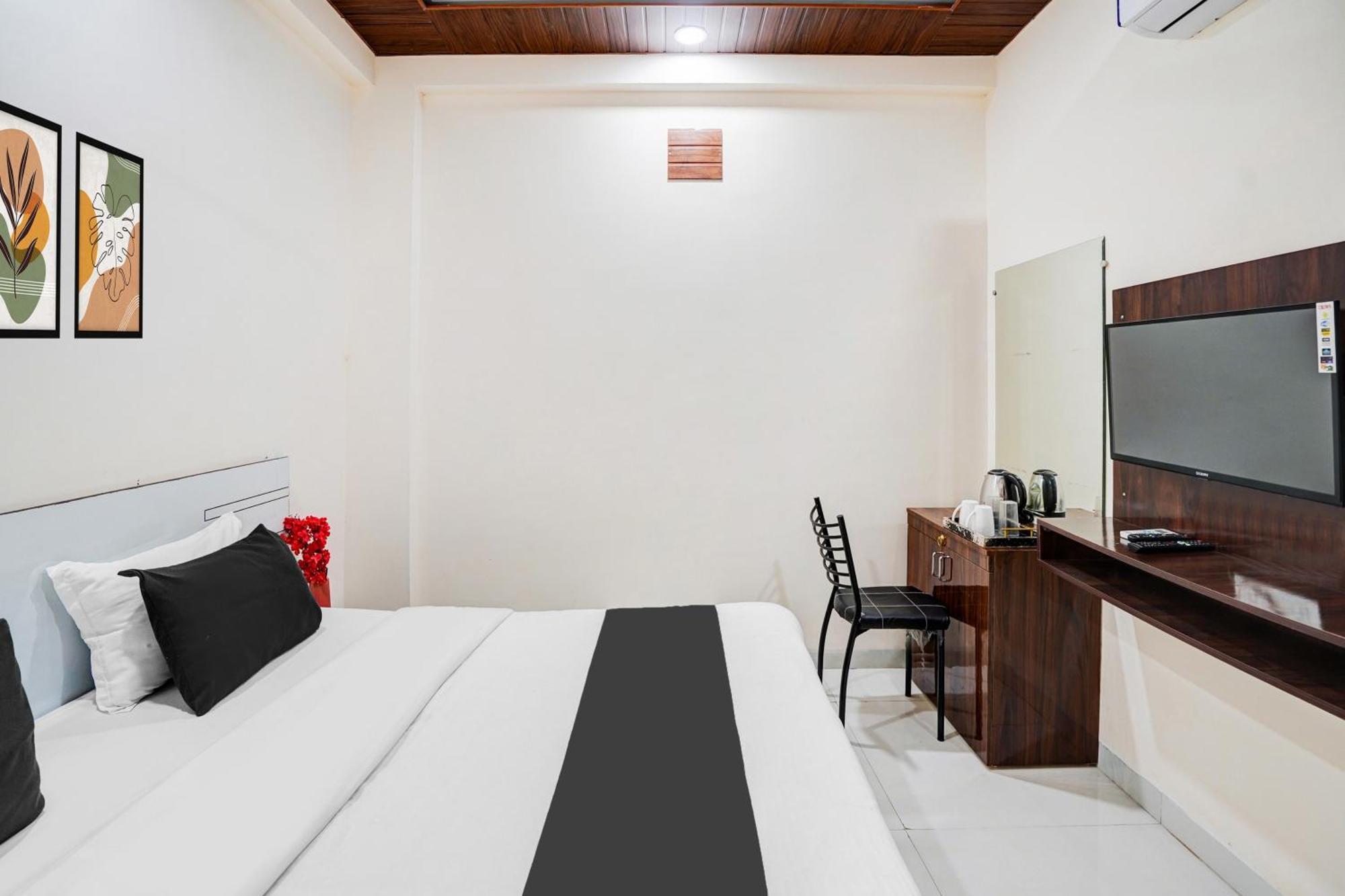אינדורה Super Hotel O Brilliant Convention Centre Formerly Madhur Shree מראה חיצוני תמונה