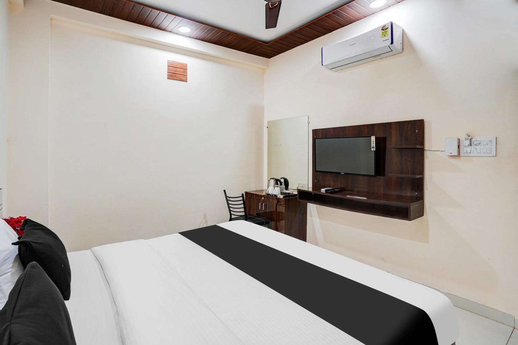 אינדורה Super Hotel O Brilliant Convention Centre Formerly Madhur Shree מראה חיצוני תמונה